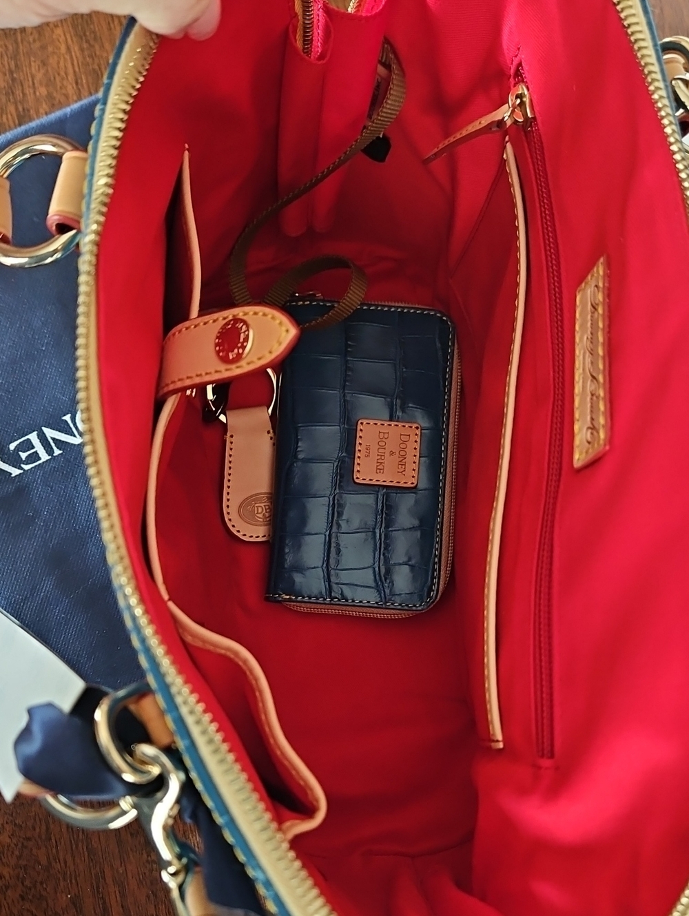 NWT Dooney & Bourke Marine Croc-Embossed Zip Zip Satchel with Matching Pouch - Picture 8 of 16